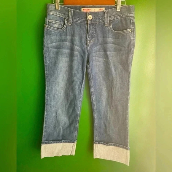 CLEARANCE! Mossimo Crop Low Rise Jeans Blue Denim Size 8 EUC - Picture 1 of 4